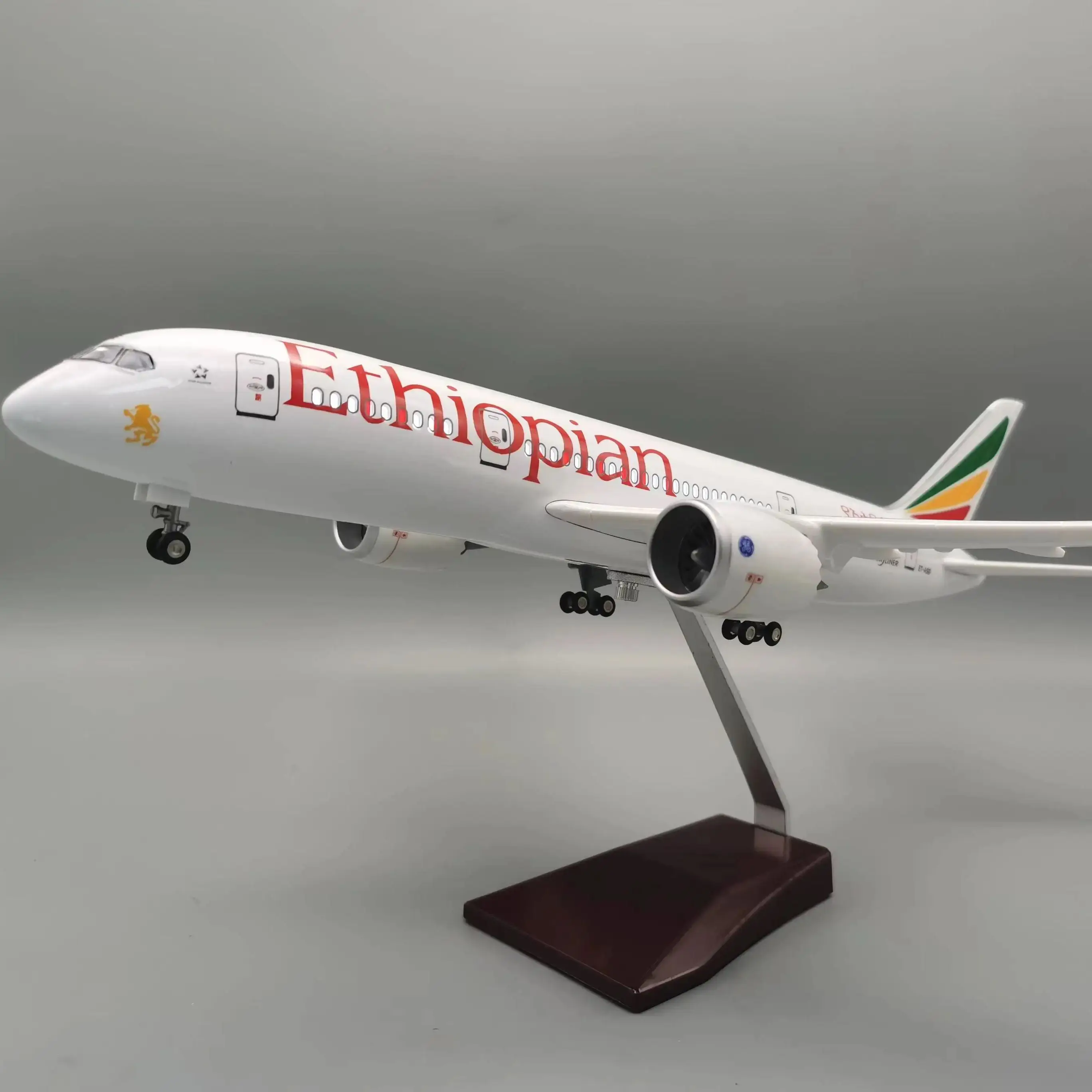 43CM Aircraft 1/130 B787 Dreamliner Ethiopian Airlines Model Light wheel cast resin aircraft light and wheel collection display