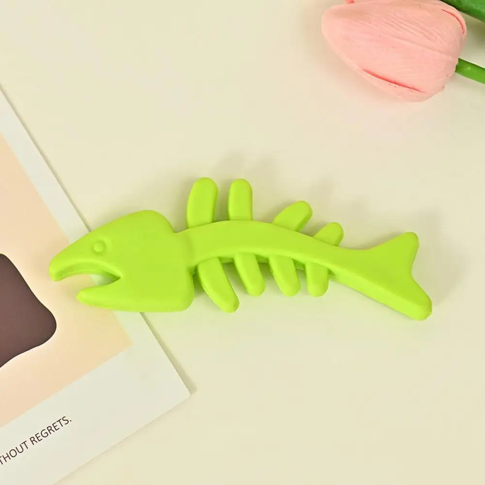 Bite-resistant Pet Toy Dog Plaything Durable Tpr Rubber Dog Toy for Teeth Sharpening Bite-resistance Fish Bone Design Pet Chew