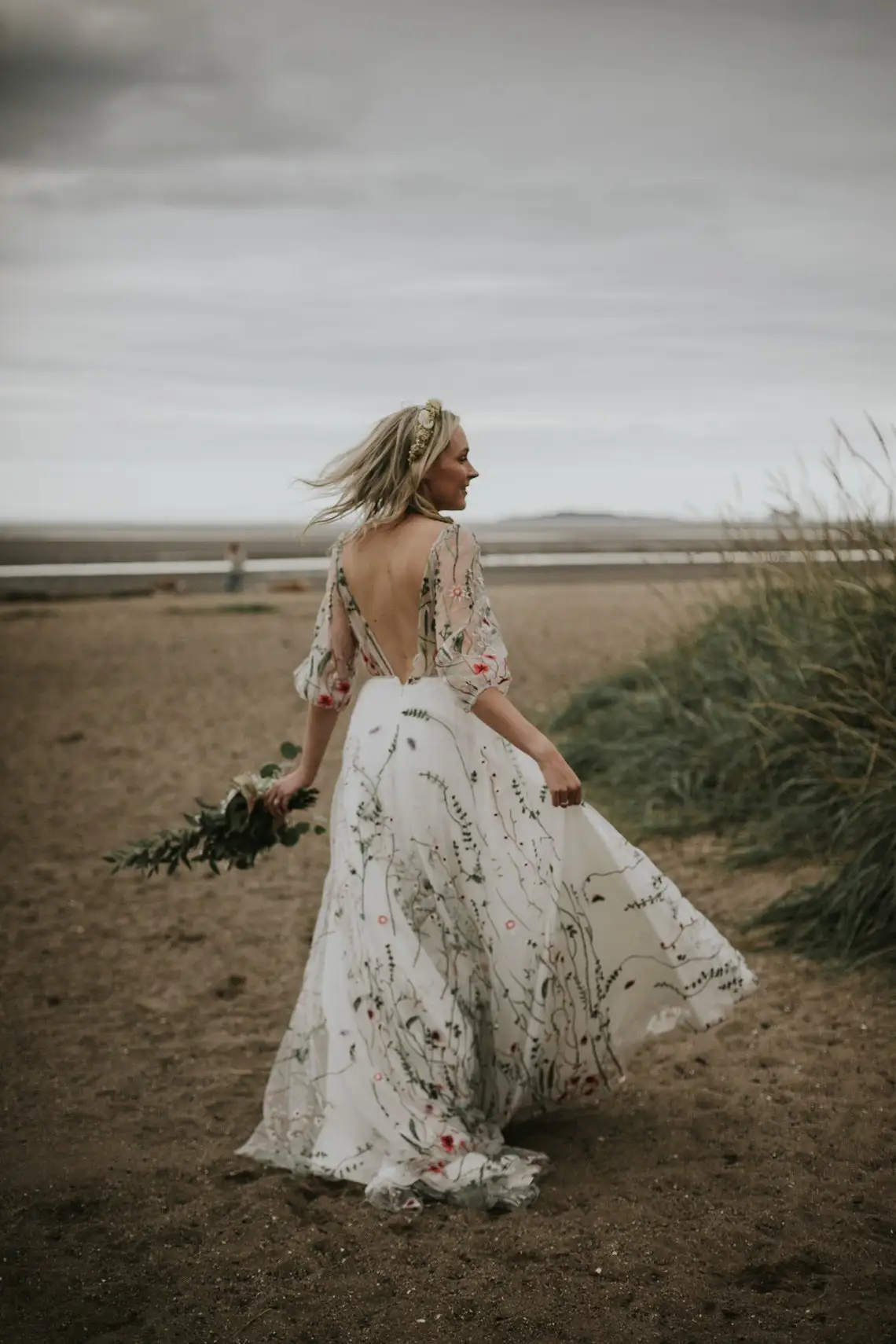 Land Een Lijn Geborduurde Trouwjurk Voor Bruid 2022 Bloemen Kant Half Mouw Sexy Backless Lange Zomer Boho Beach Bridal gown