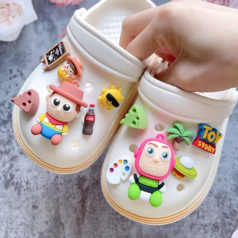 

MINISO Set Cartoon Cute Buzz Lightyear Woody Charm Sandals Buckle DIY Detachable Wristband Clogs Children's Shoe Accessories