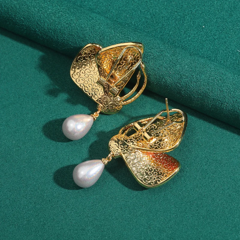 

Vintage White Pearl Drop Butterfly Earring For Woman Gold Color Water Droplet Rhinestone Luxury Jewelry Designer Thanksgiving