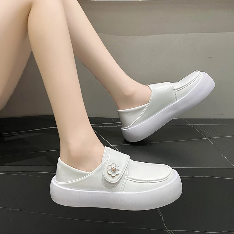 Ladies Non Slip White Medical Staff Shoes Smooth Leather Slip On Insole Clinic Daily Healthcare Worker Walking Footwear view 3