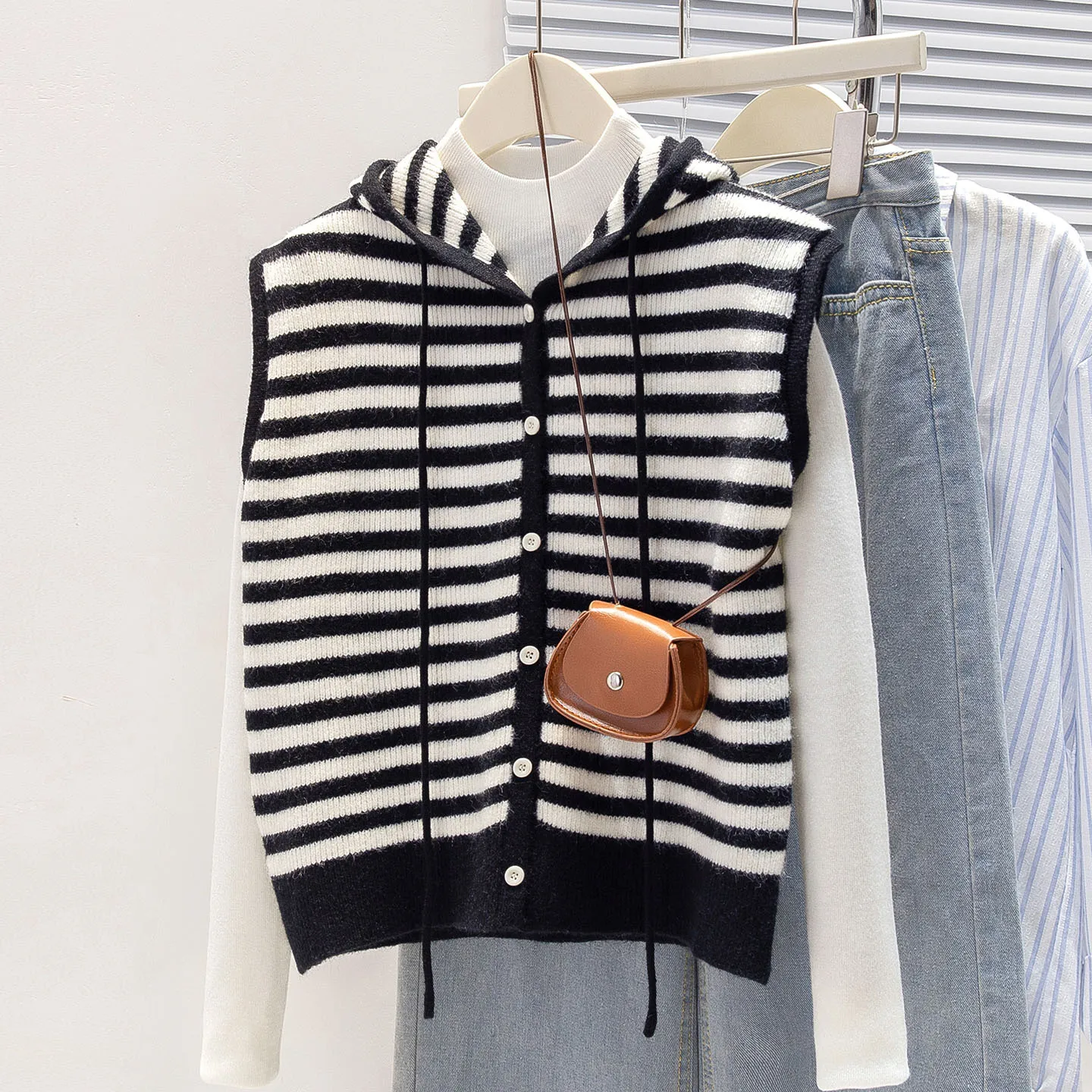 

Женский вязаный хлопковый жилет, повседневный свободный дизайн с капюшоном, осень-зима, новый корейский вариант, небольшой размер, моющийся