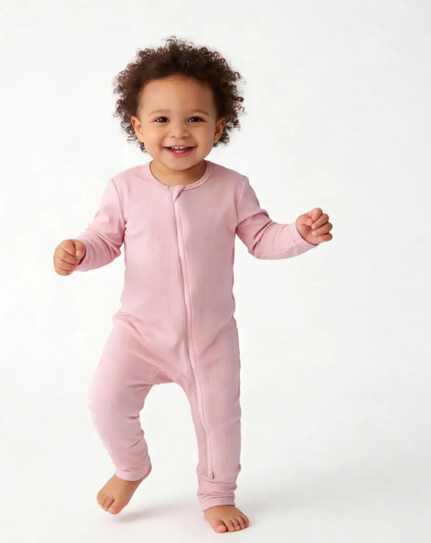 

Ультрамягкий комбинезон для малышей из бамбукового волокна с застежкой-молнией. Для ношения в помещении и на улице. Детская одежда.