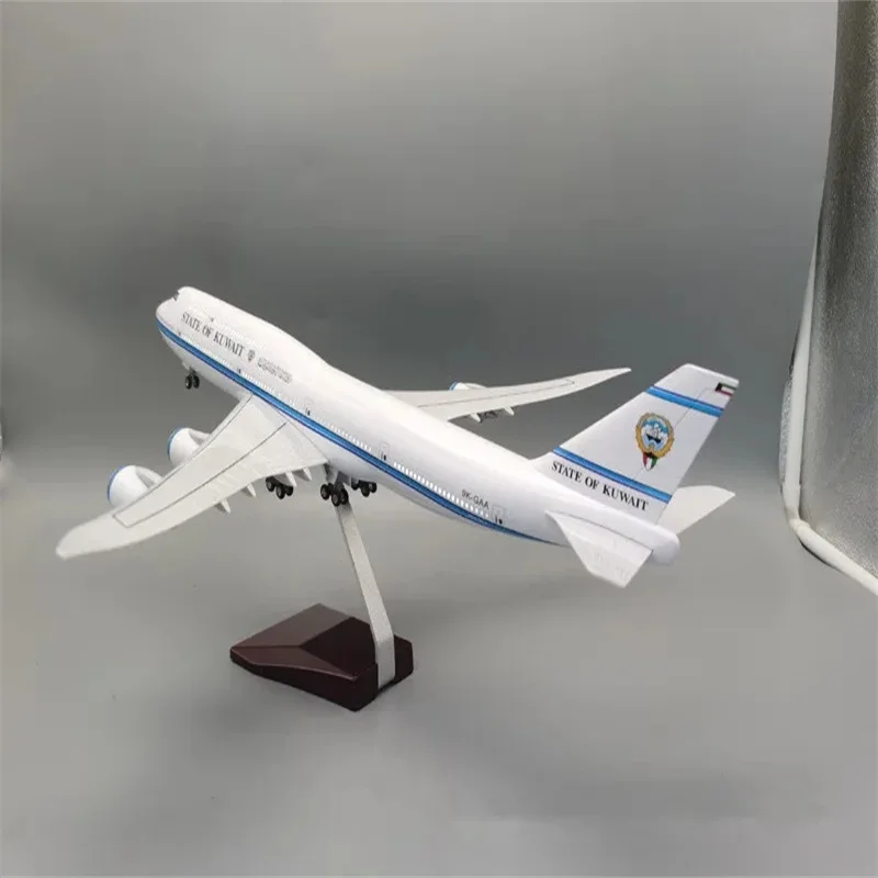 1:150 Scale Model Airplane B747 Kuwaiti aircraft model 747 Planes Model Kits Display Diecast Airplane Model for Adults with LED