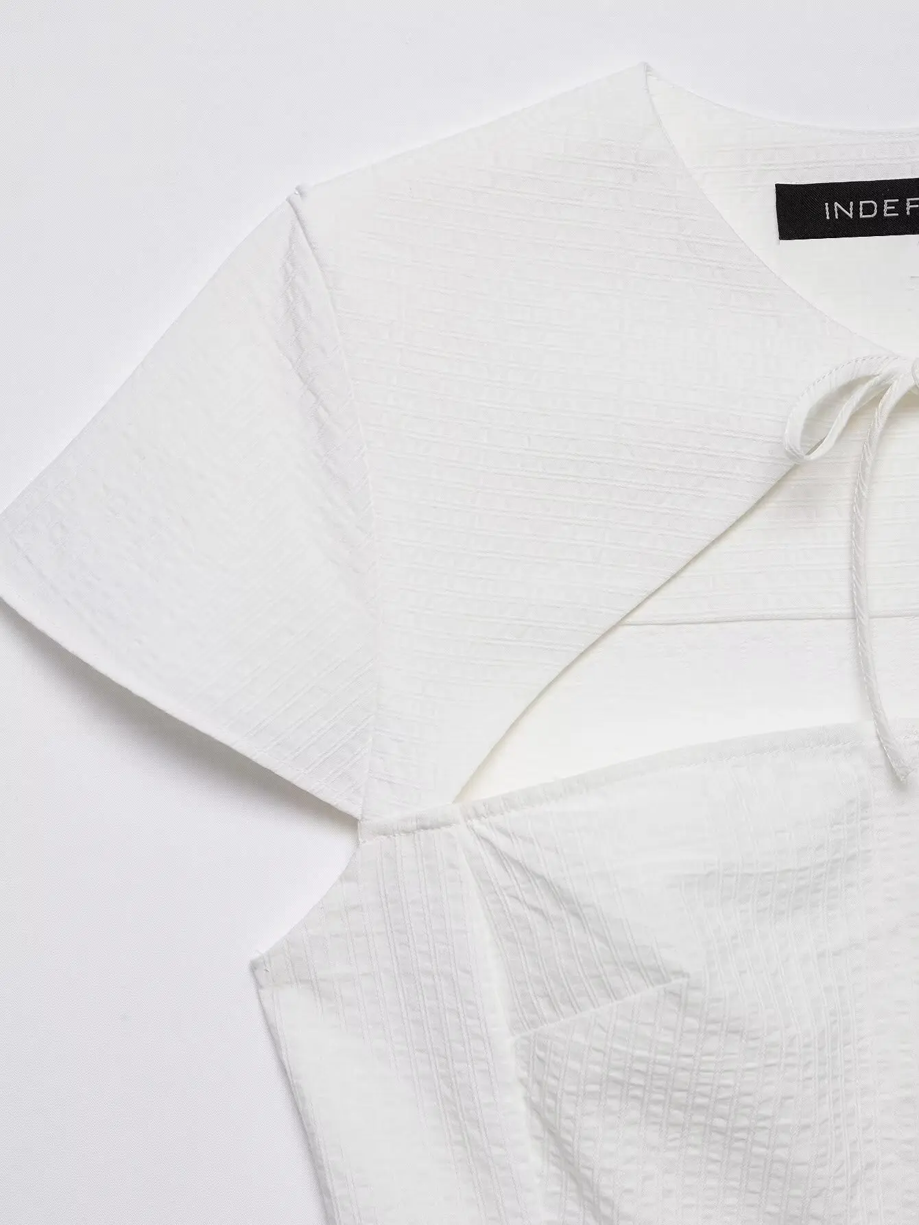 HH Französischer Stil Weiße Bluse mit Ausschnitten und Bindekragen Kurzarm Vorderer Knopfverschluss Schößchen-Oberteil Sommer Picknick Resort & Strand Büro-Outfit – Detail 5