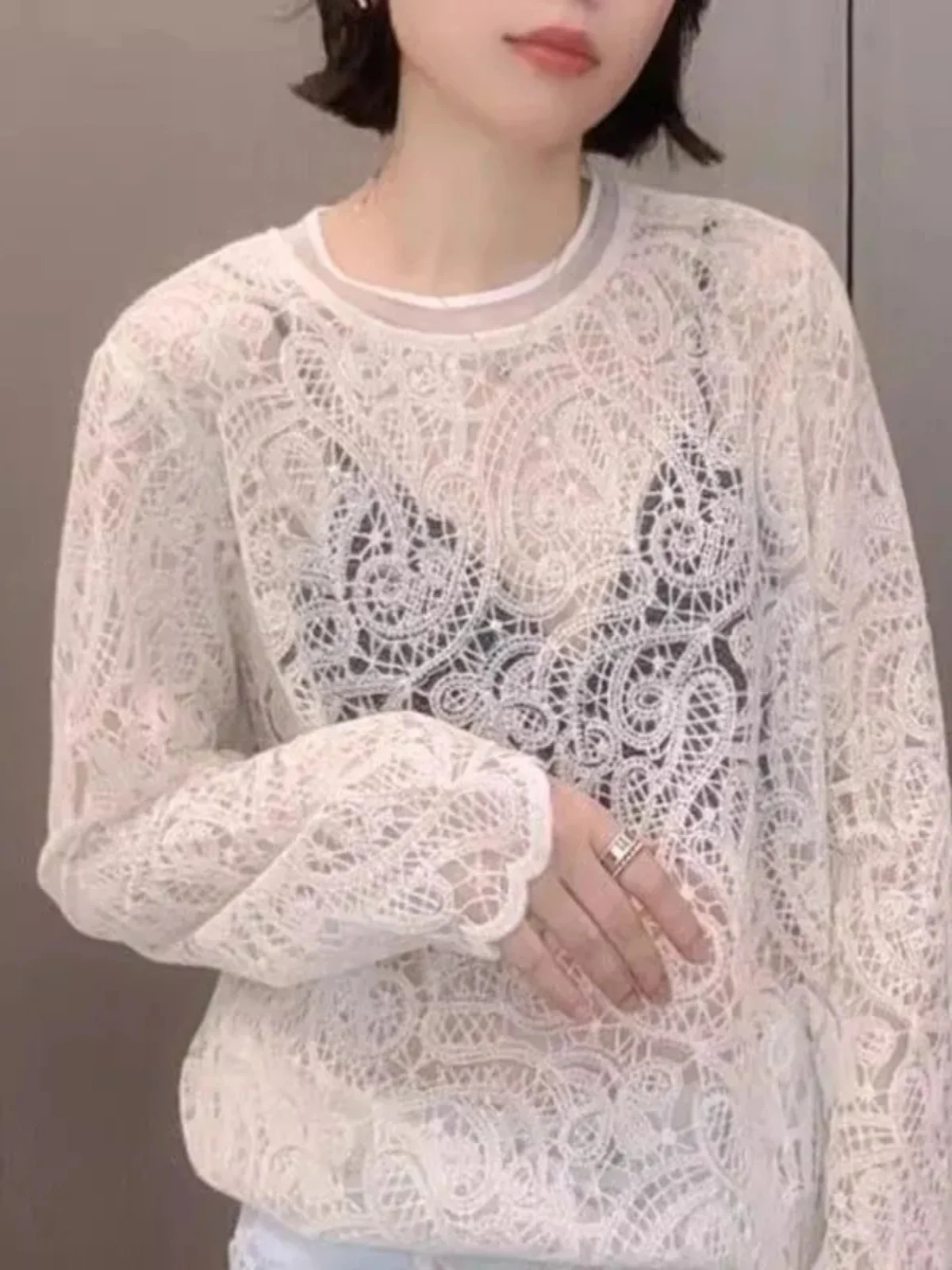 

2024 Autumn New Sle Women's Base irt Hollow out Lace Top Layering Design Korean Loose Fit Long Sve round Ne Color