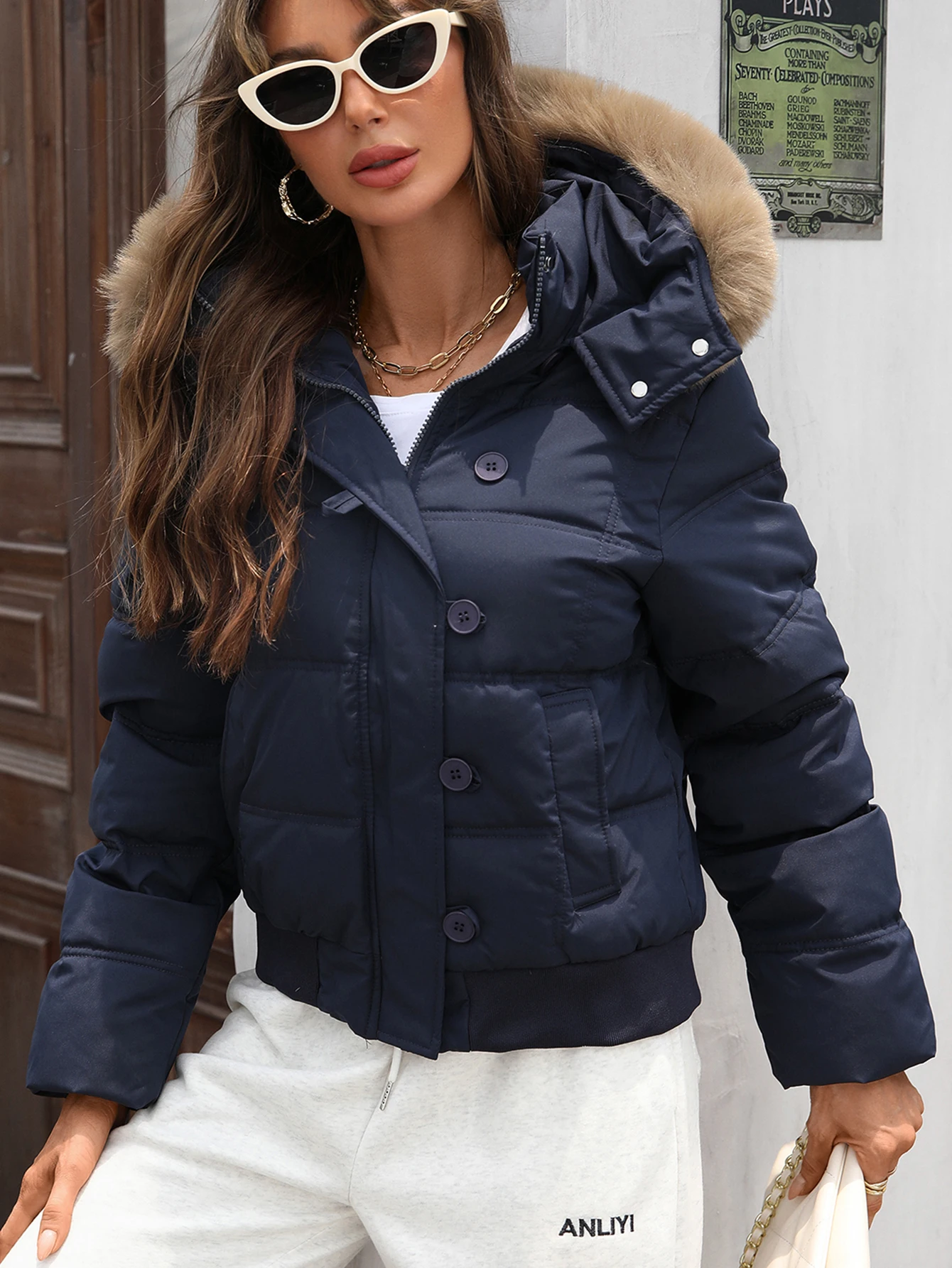 

Зимние женские стеганые короткие пальто с меховым воротником и капюшоном, утепленные парки на молнии, теплая верхняя одежда