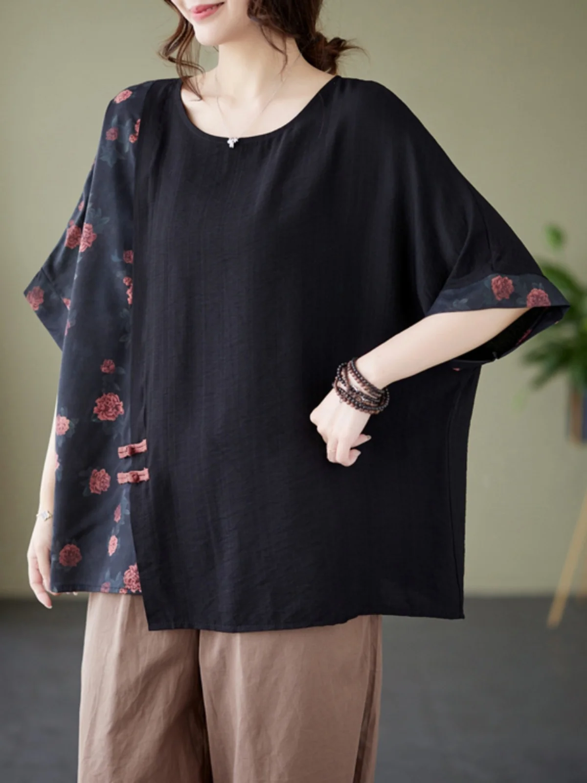 レトロなボタンスプライス花柄コットンリネンTシャツ、大きいサイズ、女性用、丸首、お腹を隠す、スリム効果、アシンメトリー...