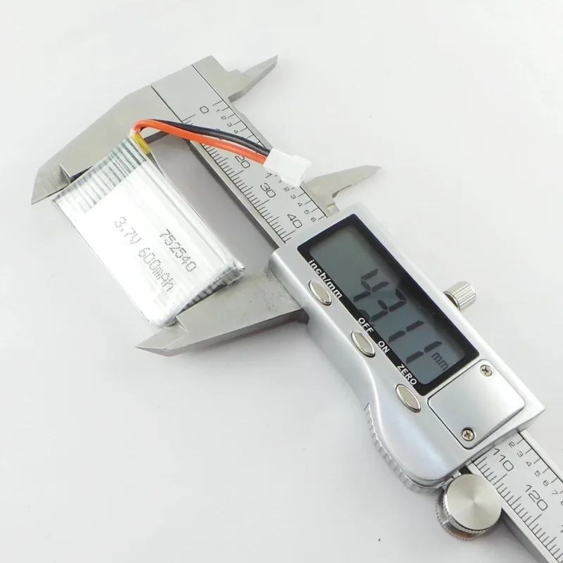 طائرة نموذجية جديدة للتحكم عن بعد بأربعة محاور من سيما براون X5C 752540   بطارية ليثيوم 3.7 فولت بدون طيار خلية ليثيوم أيون قابلة لإعادة الشحن