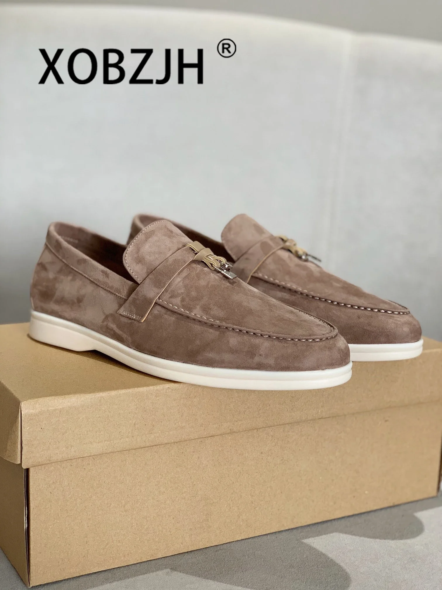 Sepatu kasual Suede mokasin sepatu berjalan musim panas wanita mode musim semi musim gugur sepatu datar liontin logam kulit kasual sandal santai