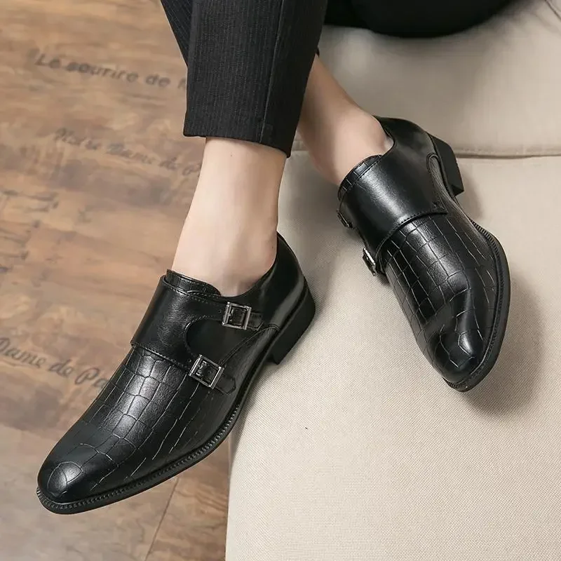 Zapatos de cuero para hombre, calzado Formal de negocios, zapatos pequeños de cuero negro, traje de plataforma de fiesta, moda informal británica