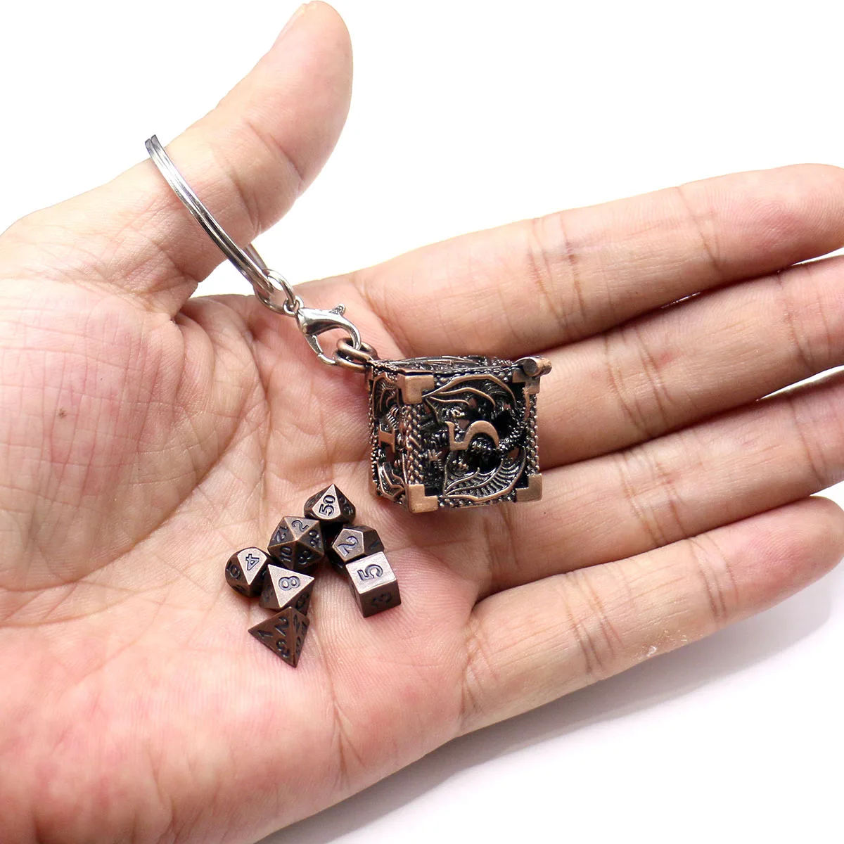 D6 Metallgehäuse + 7 Stück Metallwürfel-Set, tragbares Brettspiel-Würfel-Mini-Set, Gamer-Zubehör – Detail 10