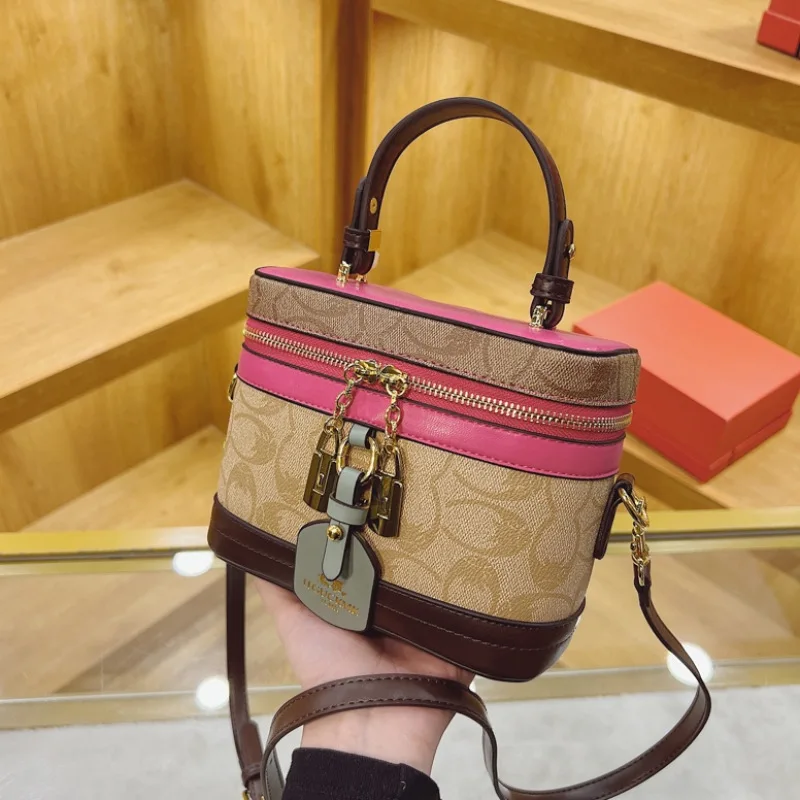 Classic horizontal-style best-selling small square bag features simple and versatile design. The style is spacious and versatile