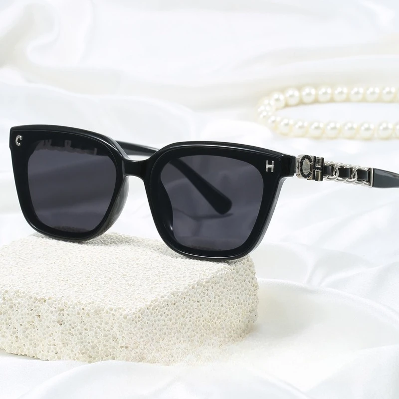 

​​2025 Square Chain Sunglasses Women, Luxury Oversized UV400 Face Slimming Retro Chic Viral​​