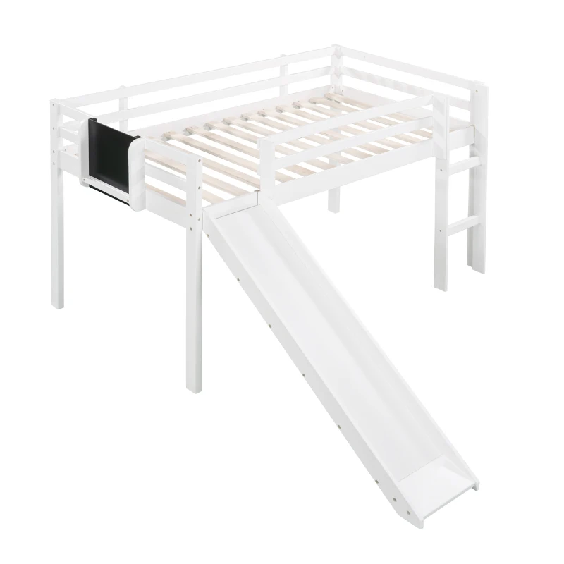 Lit double en bois blanc avec toboggan, escalier et tableau noir