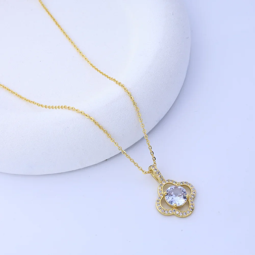 Lindo colar para mulheres – corrente de clavícula de aço titânio com flor de quatro folhas de luxo europeu e americano, casamento versátil e