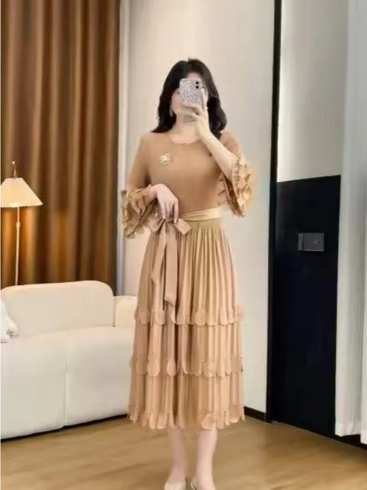 

Плиссированное платье Miyake: модное, свободное, женственное, высококачественное, однотонное, с длинными рукавами, круглым вырезом, свободного кроя, с пышной юбкой.