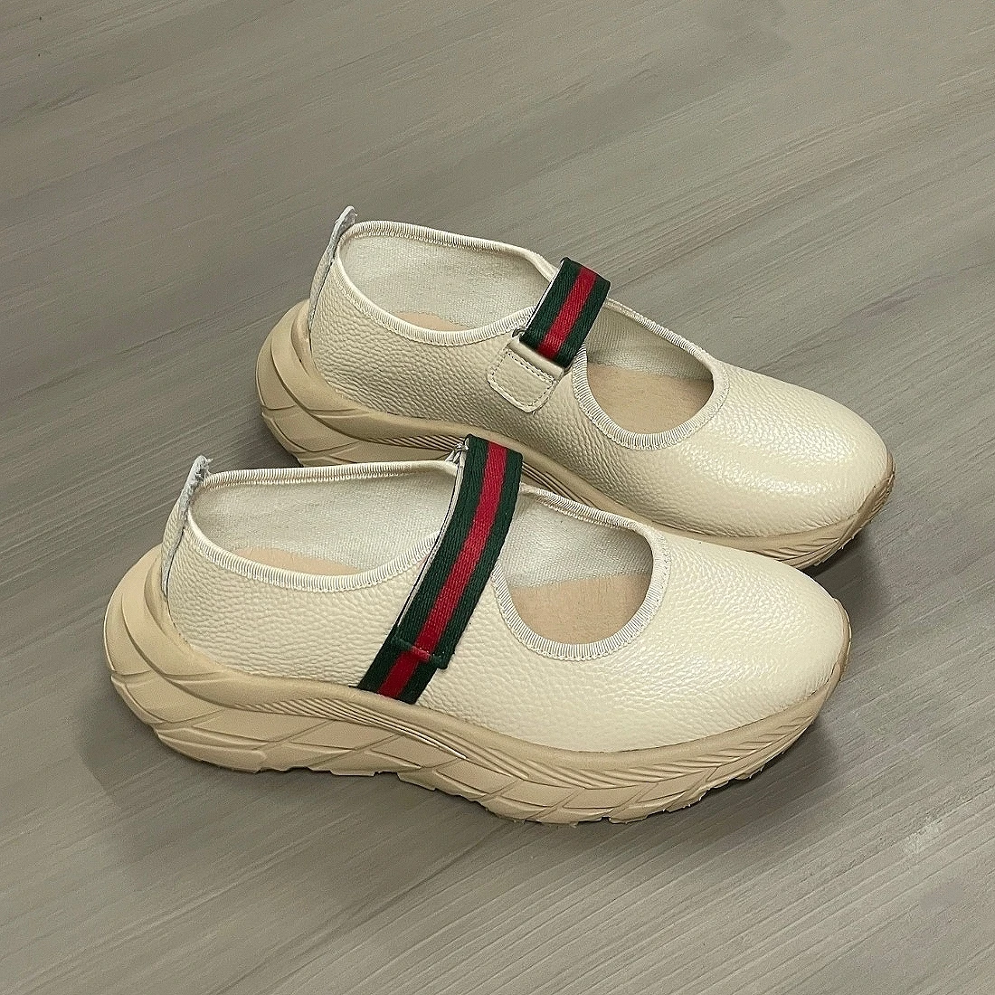 Zapatos casuales de alta calidad para mujer, zapatillas deportivas de diseño moderno y portátiles, con un diseño único, combinación de colores y fabricadas en cuero genuino, ideales como regalo.