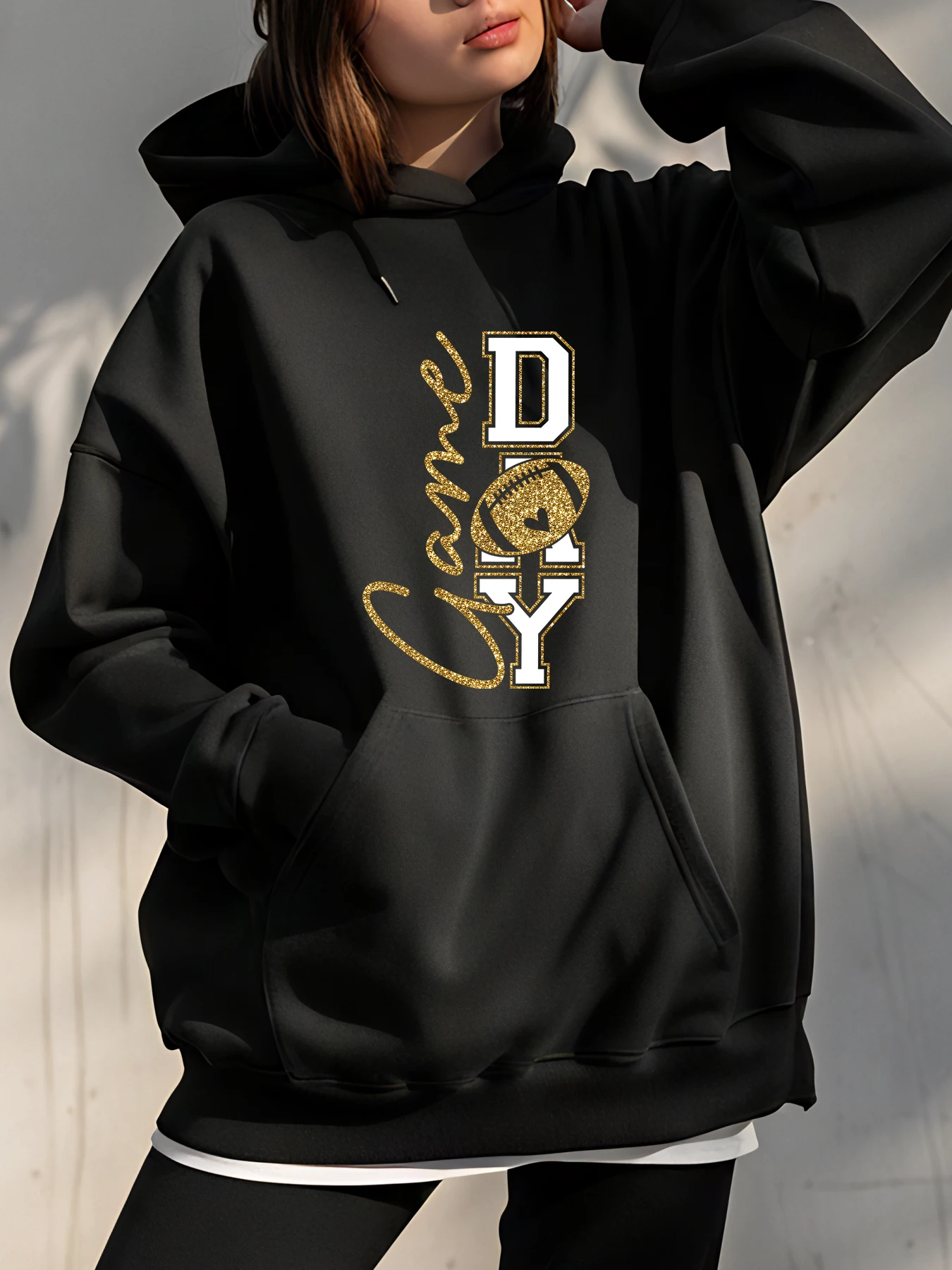 

Черная толстовка с золотым принтом DTY. Большой свитшот. Женская повседневная уличная одежда. Модный топ для повседневной носки и прогулок.