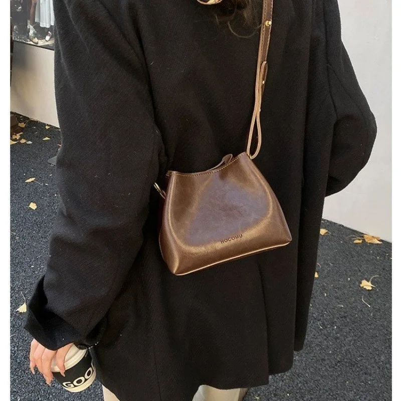 Minimalist Luxury Vintage Diaper Bag For Women Elegant Designer Leather Large Capacity Stylish Fashion Tote Bag