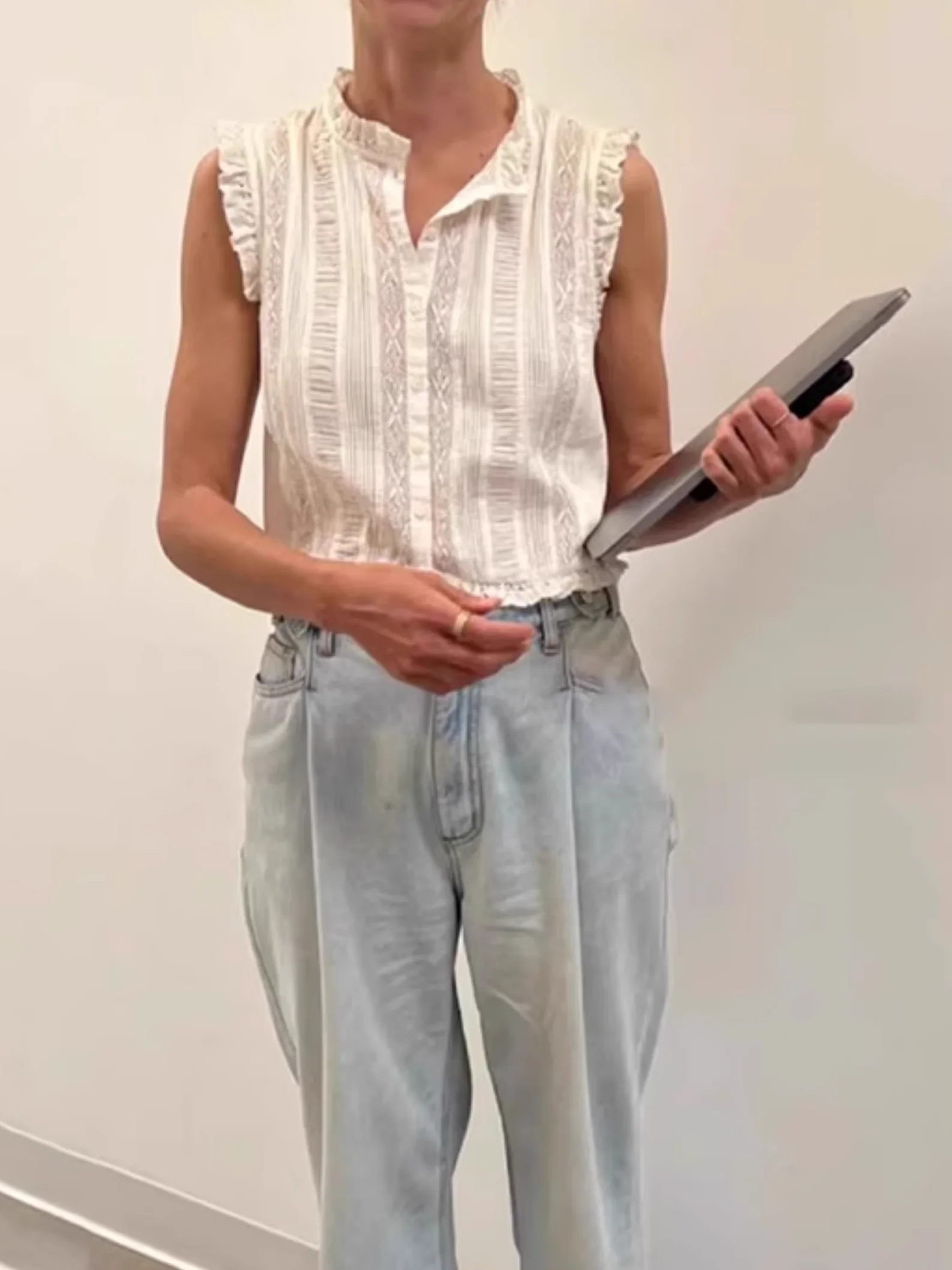 

Pleated Embroidery Women White Vest Lace Edge Ruffled Collar Sleeveless Single Breasted Holiday Female Tank Tops