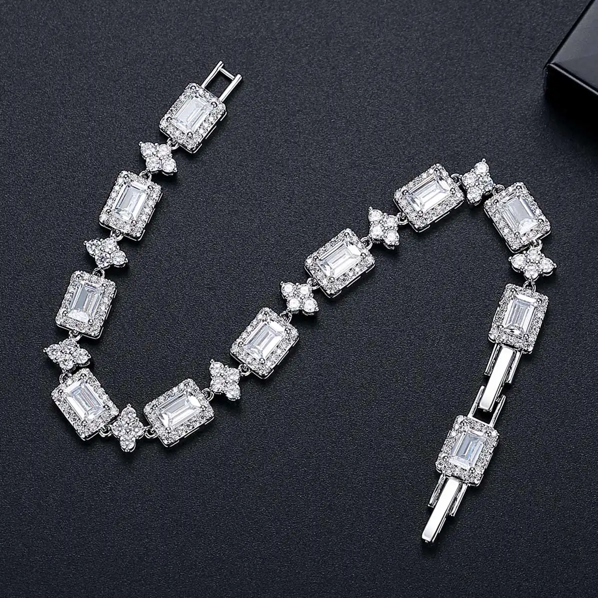 LUOTEEMI Brilliant Silver Color Bracelets Square Geometric Unique Design Chain for Girls Wedding Party Daily Dating Jewelry Gift