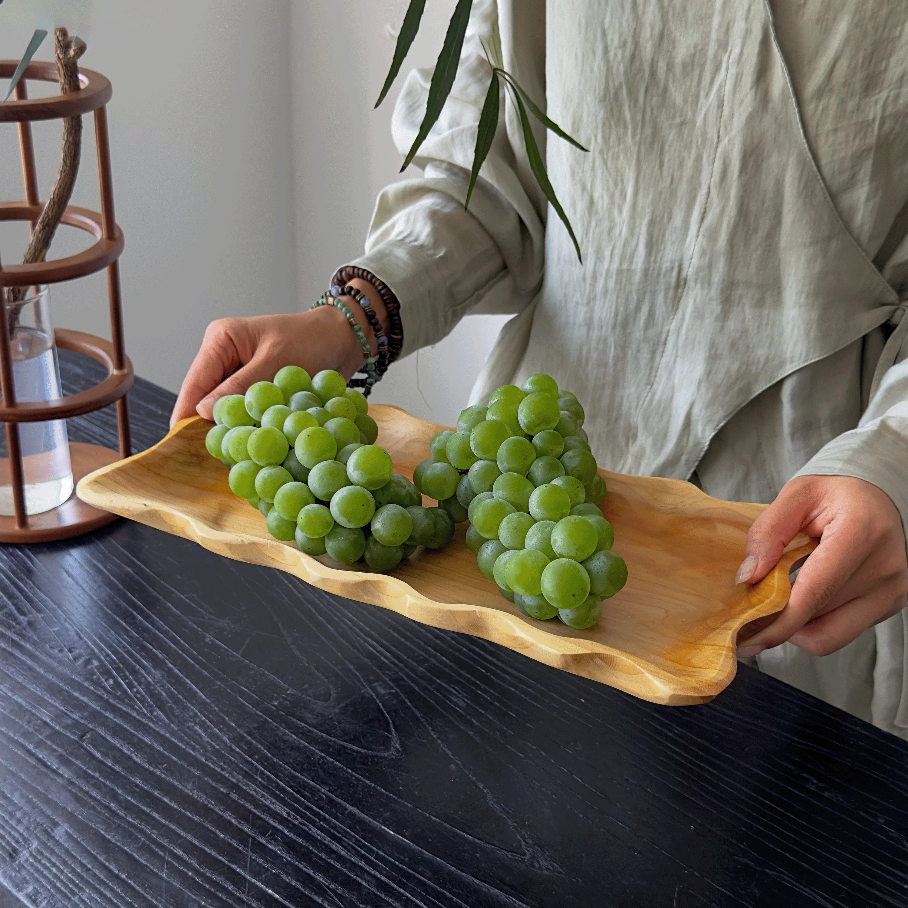 Natural fir rectangular fruit tray high-end exquisite high-value living room coffee table lace fruit tray root carving tray