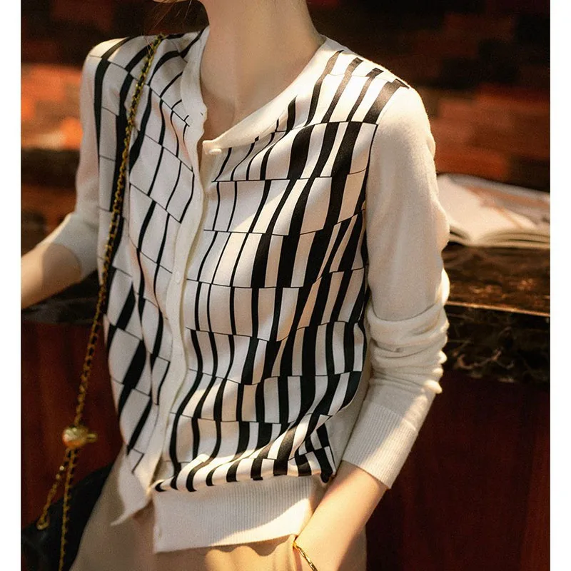 2023 New Autumn Fashion Trend Westernized Black and White Piano Keys, Cotton Wool and Ice Silk Knitted Women\'s Cardigan Jacket