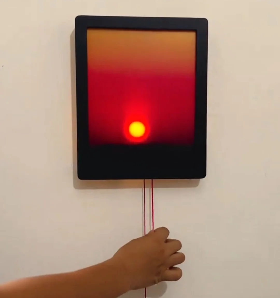 

Adjustable Sunrise Sunset LED Night Light with Dual Pull Ropes Modern Bedroom Wall Light That Moves with the Sun