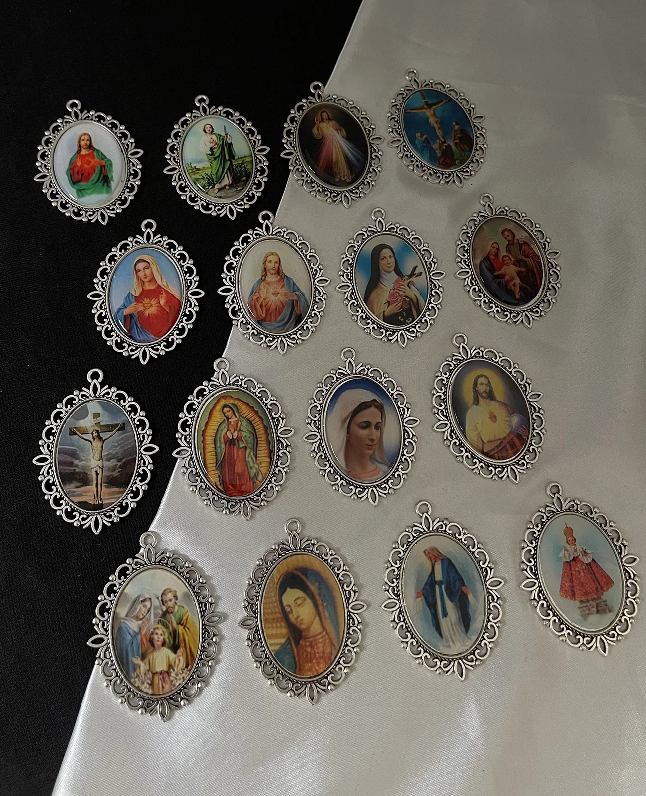 5pcs Christian Icon Random Design Pendants Sacred Heart Jesus Divine Mercy Icon Charms for Jewelry DIY Making Accessories