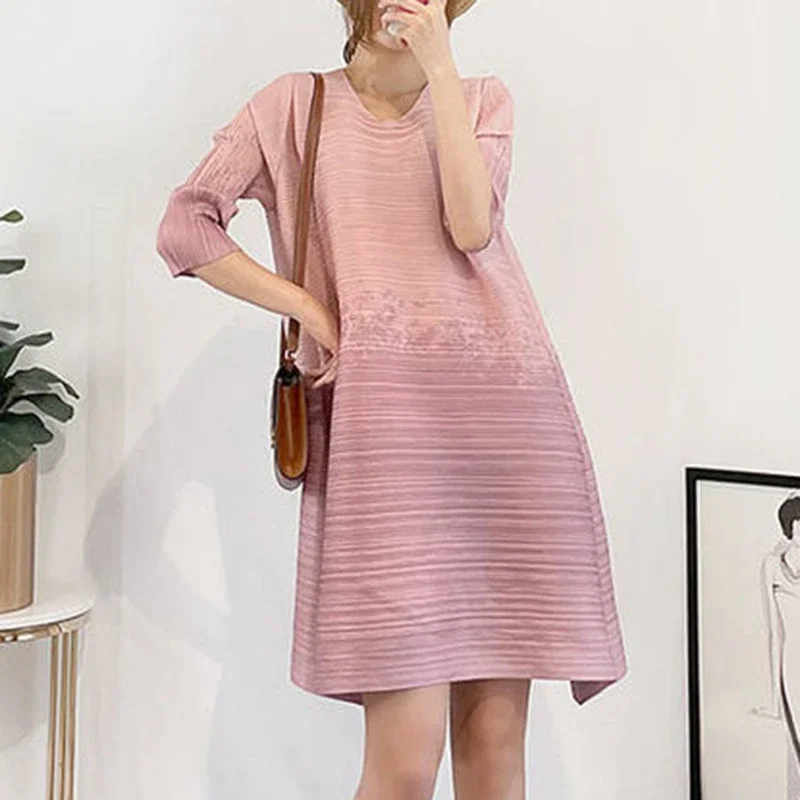 Pleated and minimalist color matching dress 2022 new casual loose fitting large size mid length dress  LOOSE