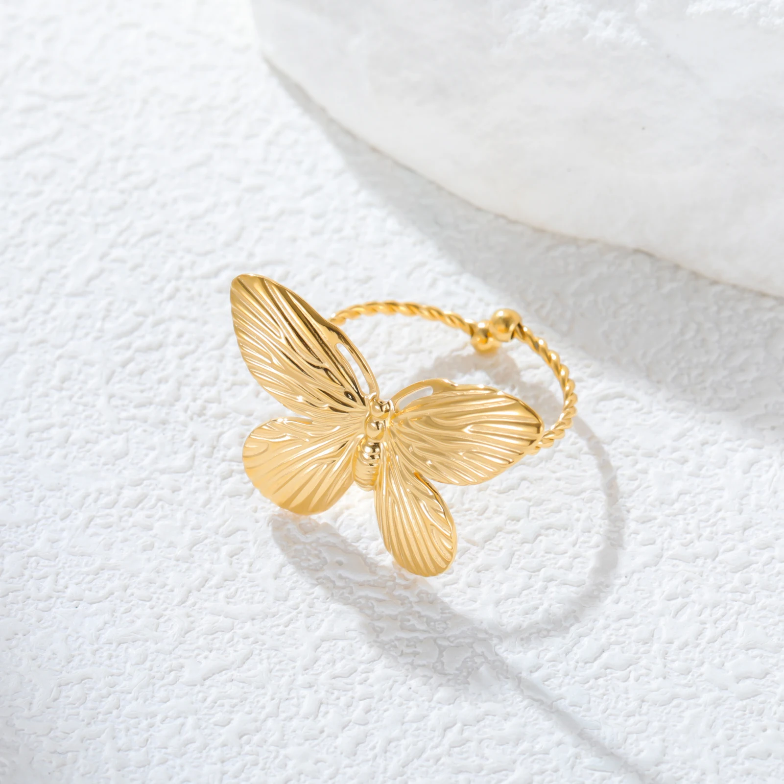 COOLTIME فراشة حلقة مفتوحة الإناث الفولاذ المقاوم للصدأ الذهب اللون قابل للتعديل الاتجاه جماليات المجوهرات هدية بالجملة 2025 جديد