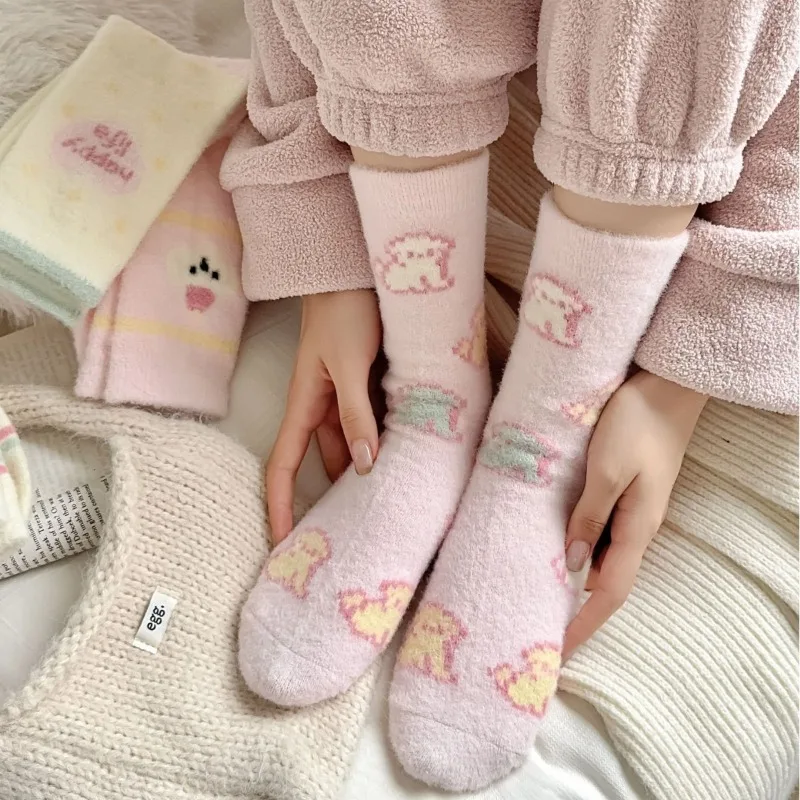 4 Pary Puszystych Skarpetek Dziewczęcych Śliczne Skarpetki do Spania Damskie Grube Skarpetki do Połowy Łydki z Polaru Zestaw Jesień Zima Ciepłe Przytulne Domowe Modne Grube Skarpetki