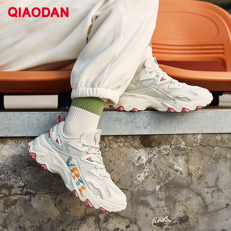 QIAODAN Sneakers Women 2023 New Fashion Shock-Absorbant antypoślizgowa gumowa podeszwa wysokość wygodne zrównoważone obuwie Casual XM16220360