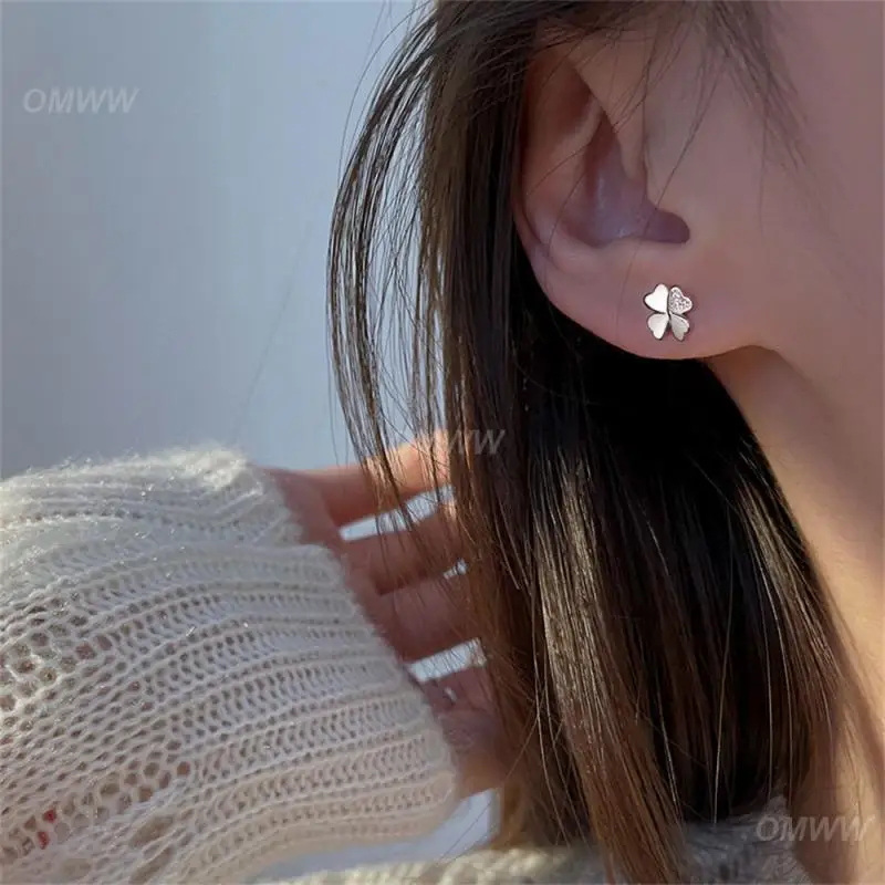 Four Leaf Clover Earrings Suitable For Women And Grace Zircon Jewelry Pierced Jewelry Silver Plated Jewelry On Demand