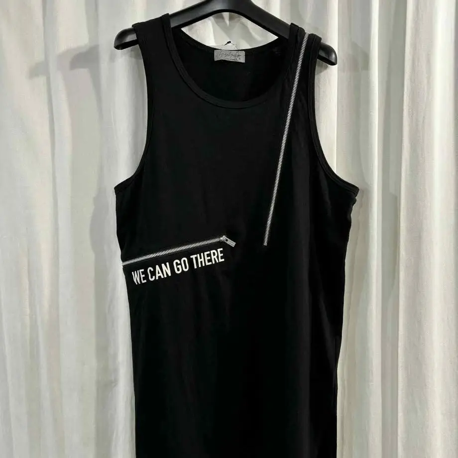 TOP-YAMAMOTO ® Black sleeveless T-shirt made of pure co Sporty-style zipper tank top with wide shoulders and a large back panel.