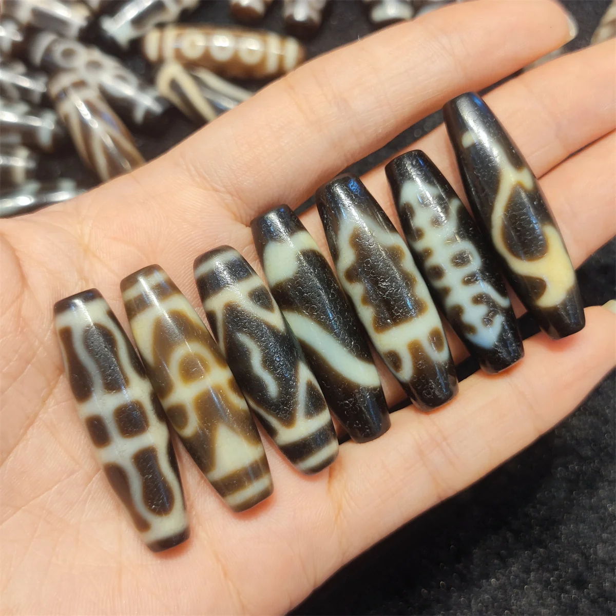 1pcs/lot Natural multi-pattern old agate dzi Weathering lines Black-yellow High-grade Taiwanese craftsmanship Accessories Ethnic