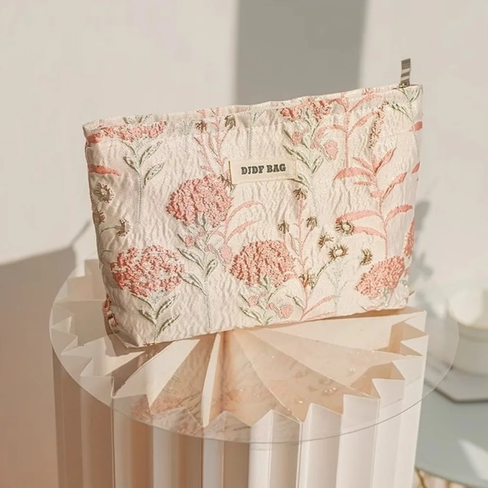 Portable Large Capacity Makeup Bag Floral Embroidered Cream Color Cosmetic Bag Zipper Toiletries Skincare Storage Bag Travel