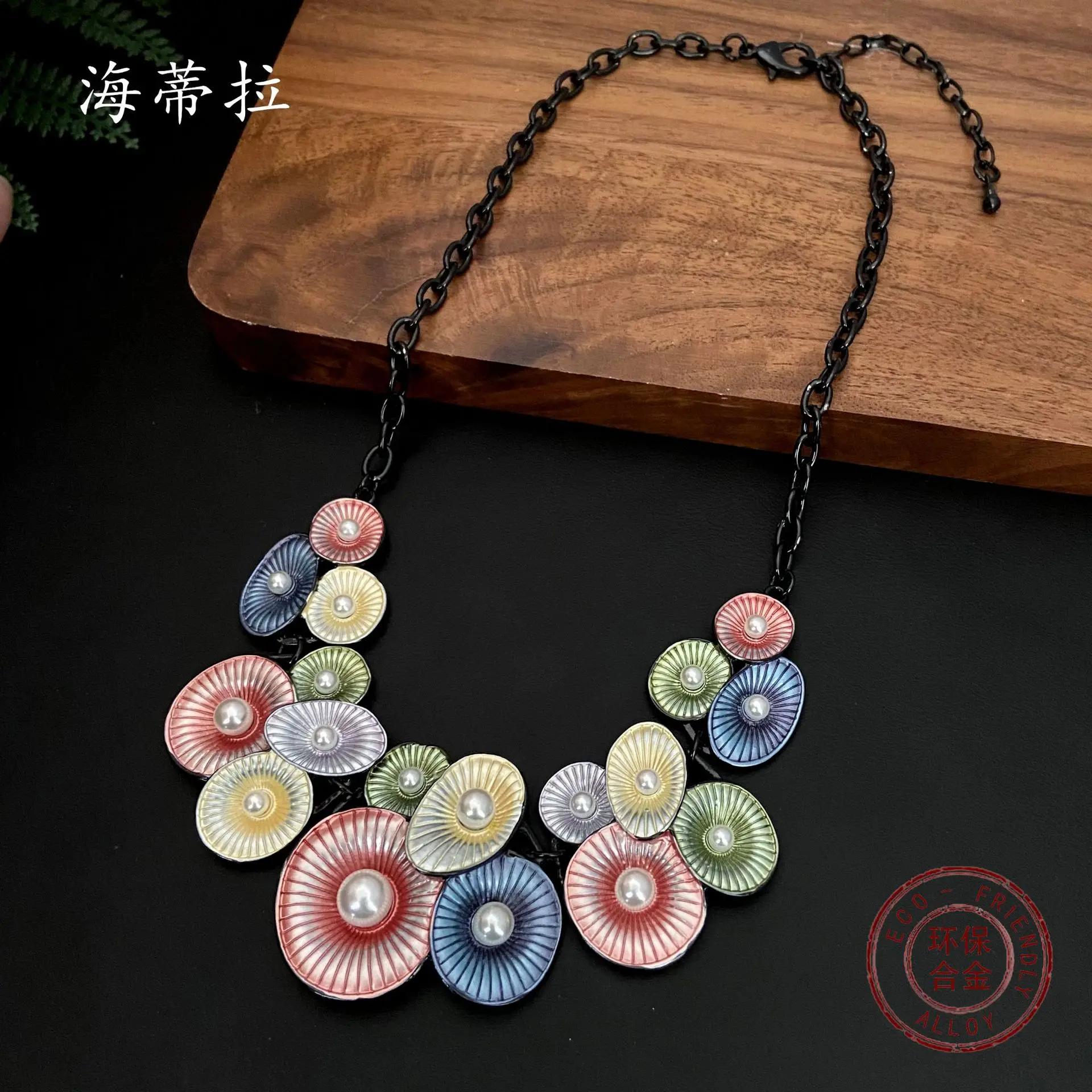 Amazon's new colorful flowers bloom women's alloy necklace, fashionable and high-end flower blackened necklace