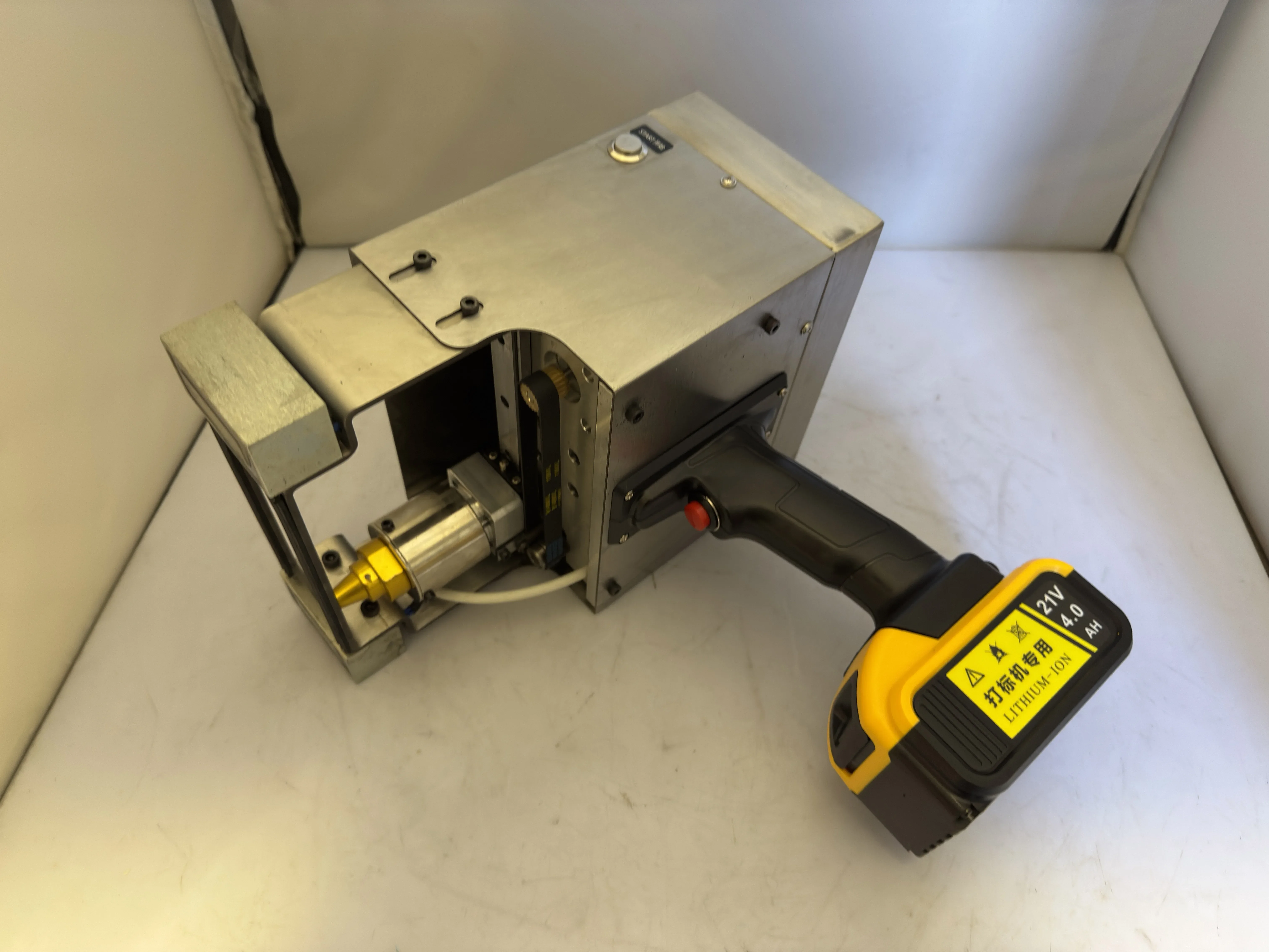 يده بطارية ليثيوم شاشة تعمل باللمس آلة وسم كهربائية نقطة Peen ماركر فين رقم. نطاق وضع العلامات 90 × 30 مم بالمغناطيس الكهربائي