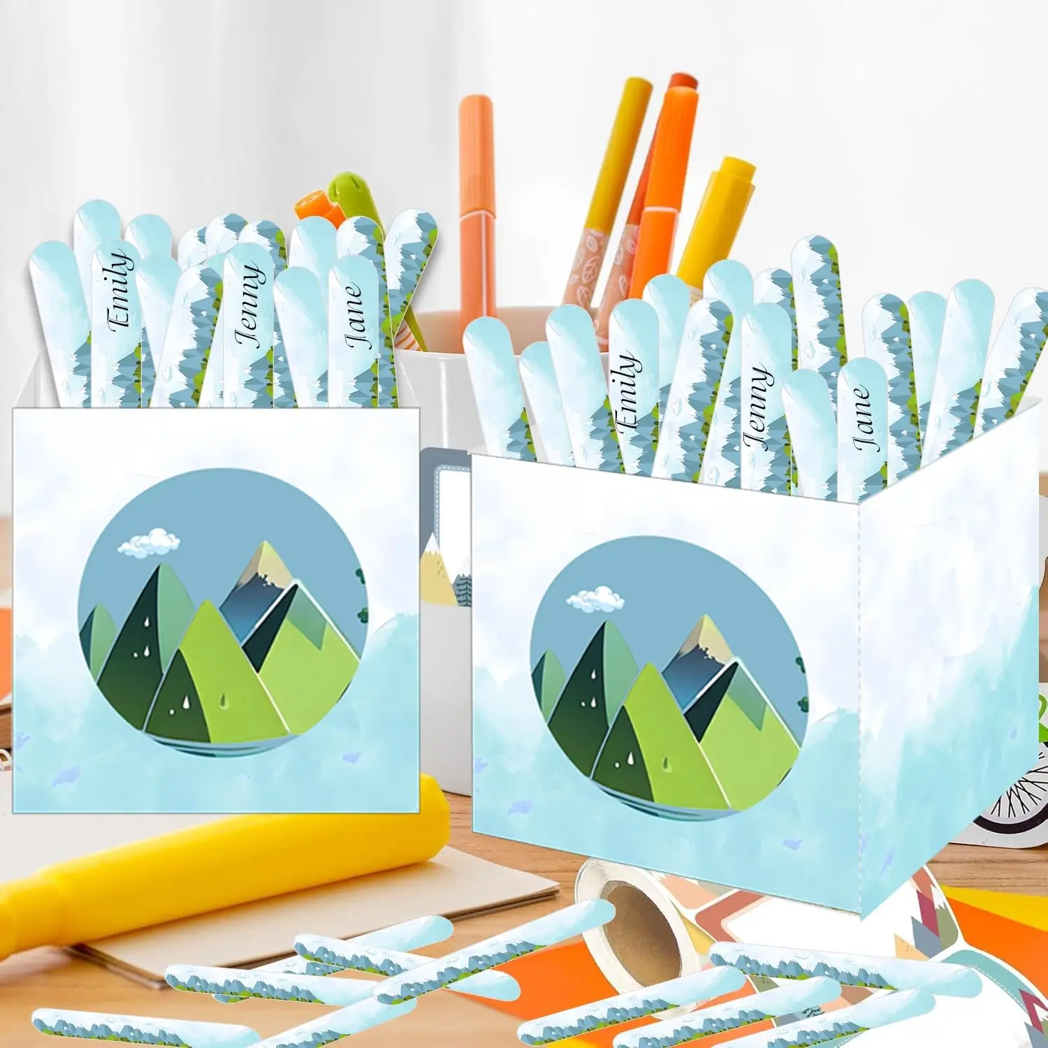 صندوق كرتوني قابل للطي بأسماء عشوائية مع 120 بطاقة اسم قابلة للطي على الجبال المتحركة