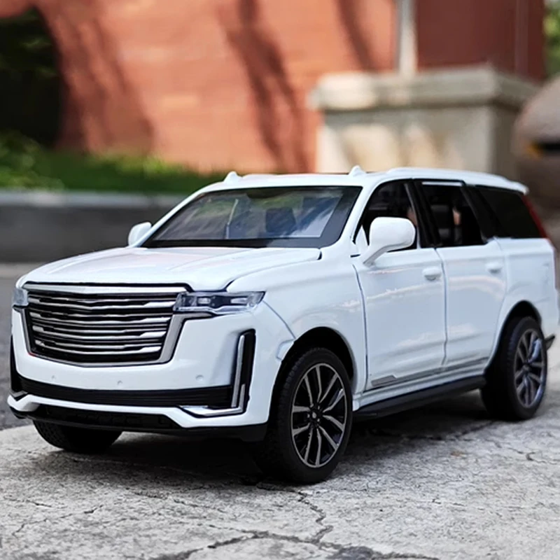 لعبة نموذج سيارة سيدان/SUV مصنوعة من خليط معدني بمقياس 1:32 - وظيفة الصوت والضوء، أبواب قابلة للفتح، عمل سحب للخلف - هدية مثالية لعيد الميلاد للأولاد