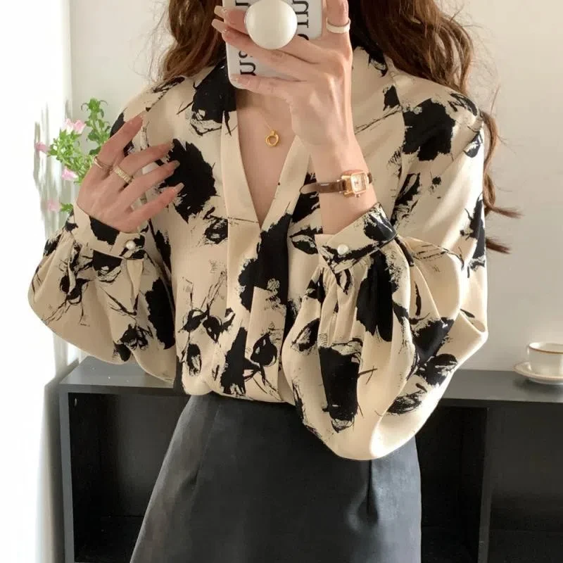 Fashion Elegant Spring/Summer New Button Women\'s V-Neck Printing Temperament Simplicity All-match Loose Long Sleeve Shirts Tops