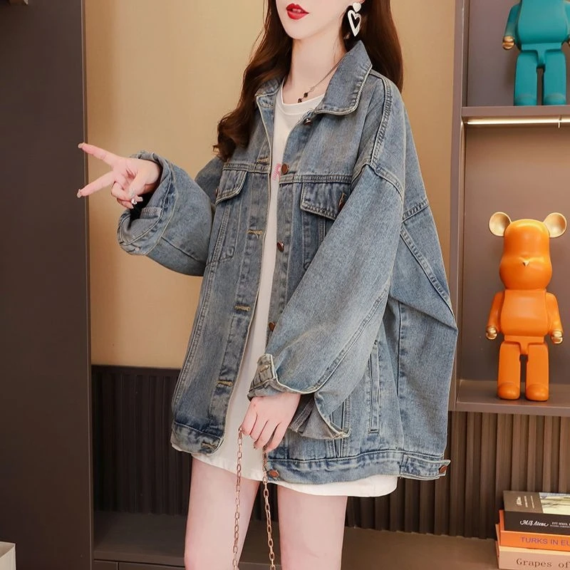 

2025 женская новая корейская модная джинсовая куртка с буквенным принтом на спине, объемная куртка средней длины, весенне-осенний повседневный универсальный топ
