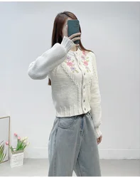 Embroidered knitted sweater with sweet temperament, flower round neck, long sleeved M family 2024 women's clothing new autumn