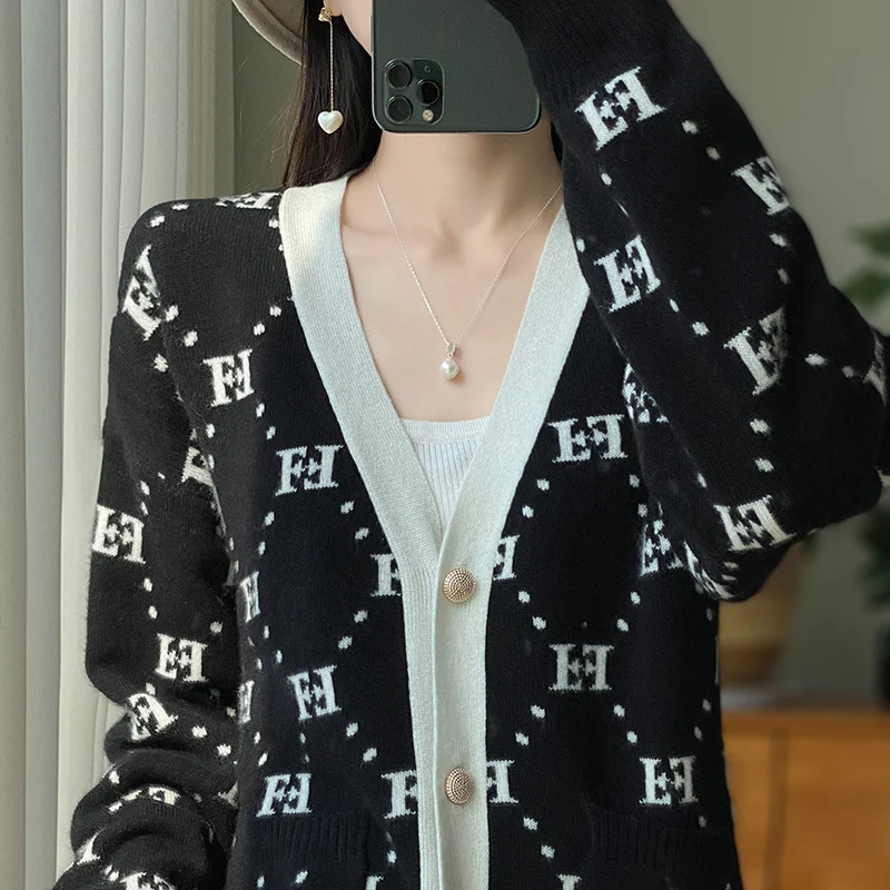 2023 Autumn Winter New Wool Cardigan Women\'s V-Neck Long Sleeve 100% Pure Wool Loose Solid Color Jacquard Style Knitted Cardigan