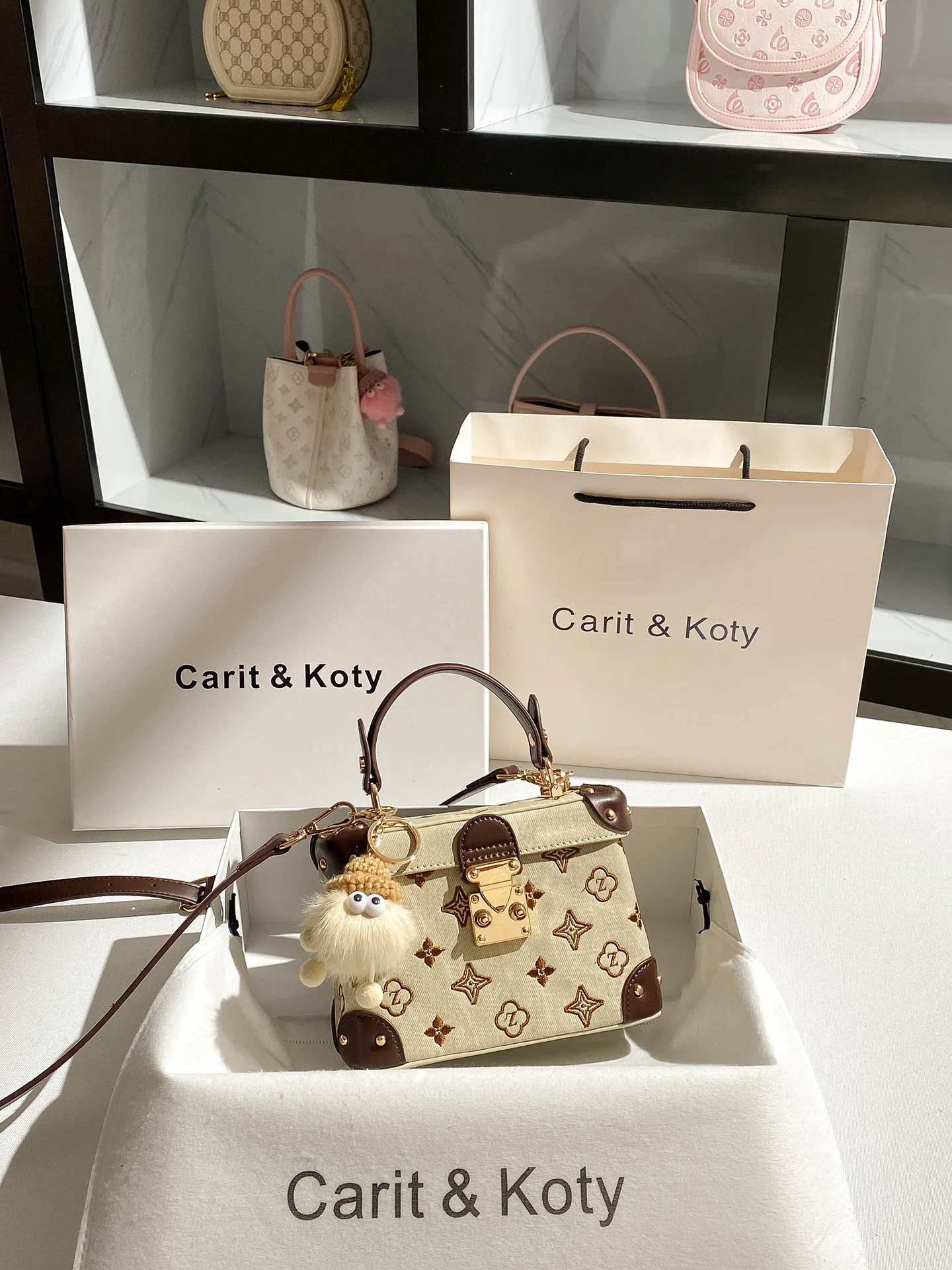 

High Luxury and Vintage Square Bag with Delicate Letter Embroidery Printing Women Popular and Retro Shoulder Crossbody Bags