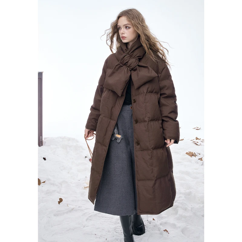 ELFSACK 2025 Winter New Arrivals Preppy Minimalist Casual Knit Scarf Solid Long Down Jacket For Women