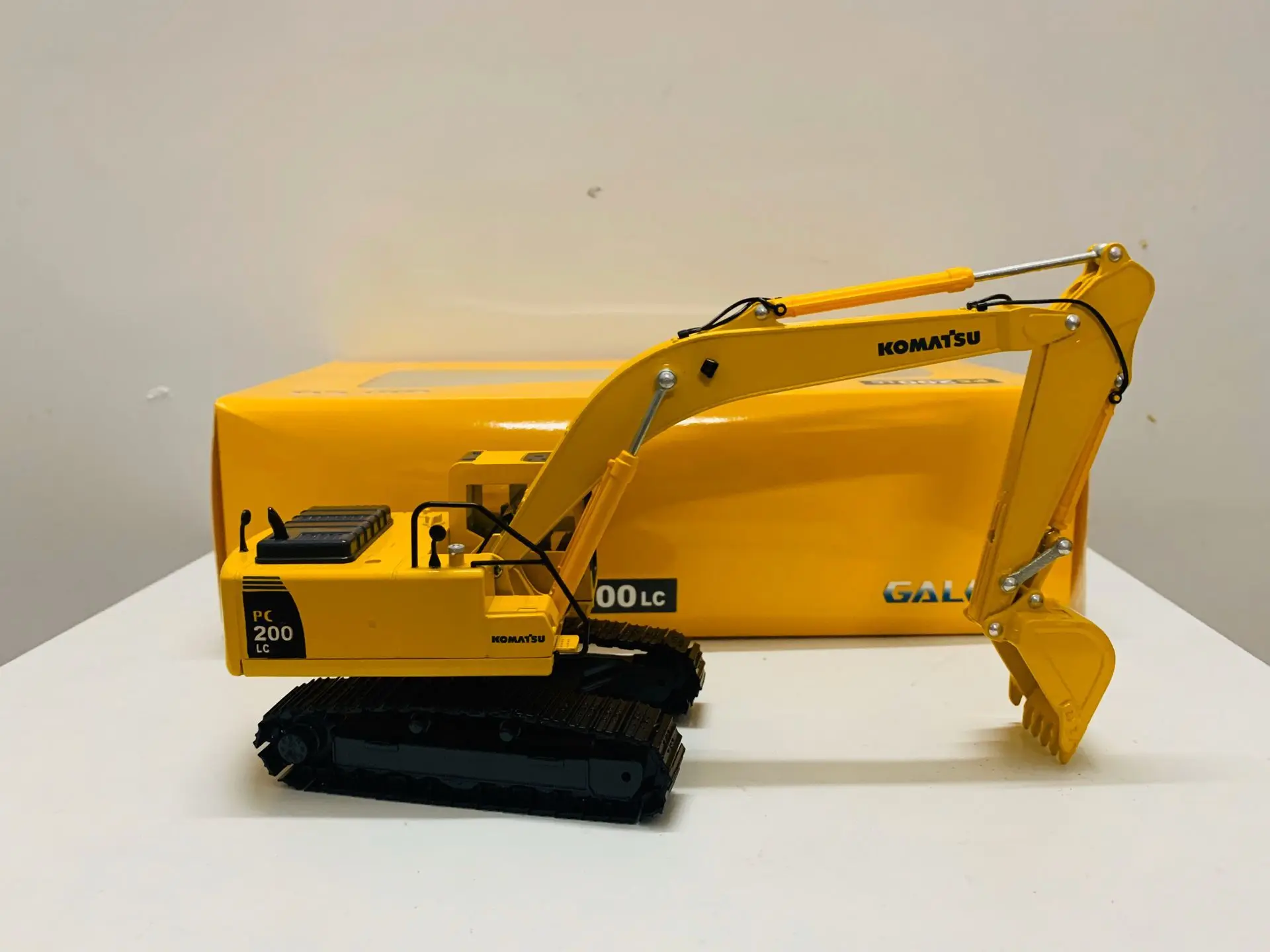 Komatsu Galeo PC200LC, экскаватор масштаба 1/43, литые модели строительной техники